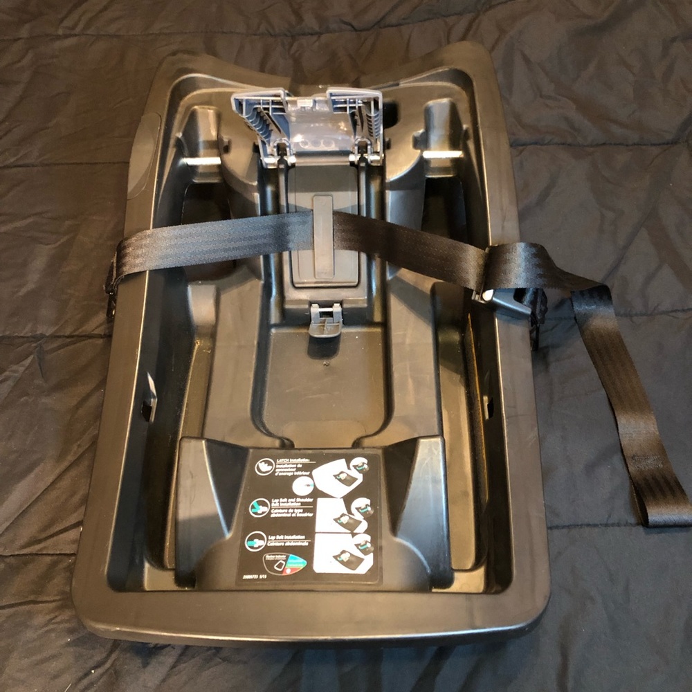 Even Flo Infant Car seat with base
